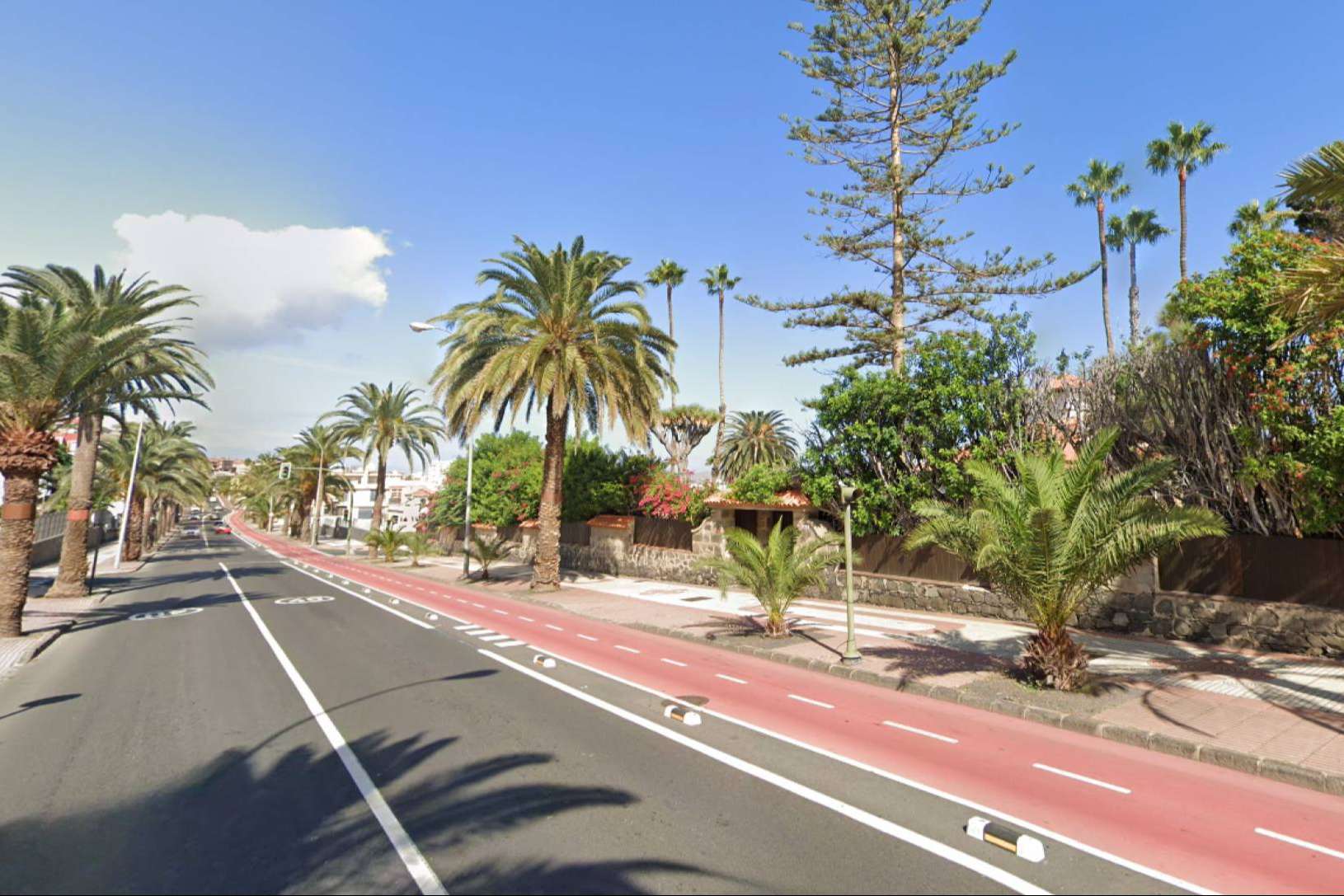 Canarias incorpora separadores de carril bici fotoluminiscentes de Abadecom para mayor seguridad vial