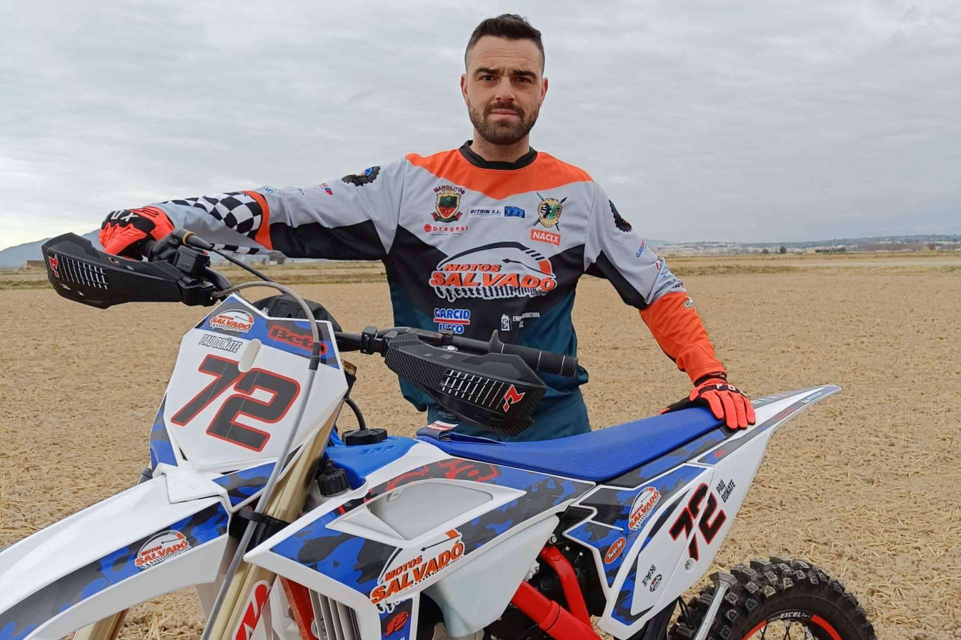Nuevos diseños y materiales para motos off-road en ADHESIVOSEMBARRADOS