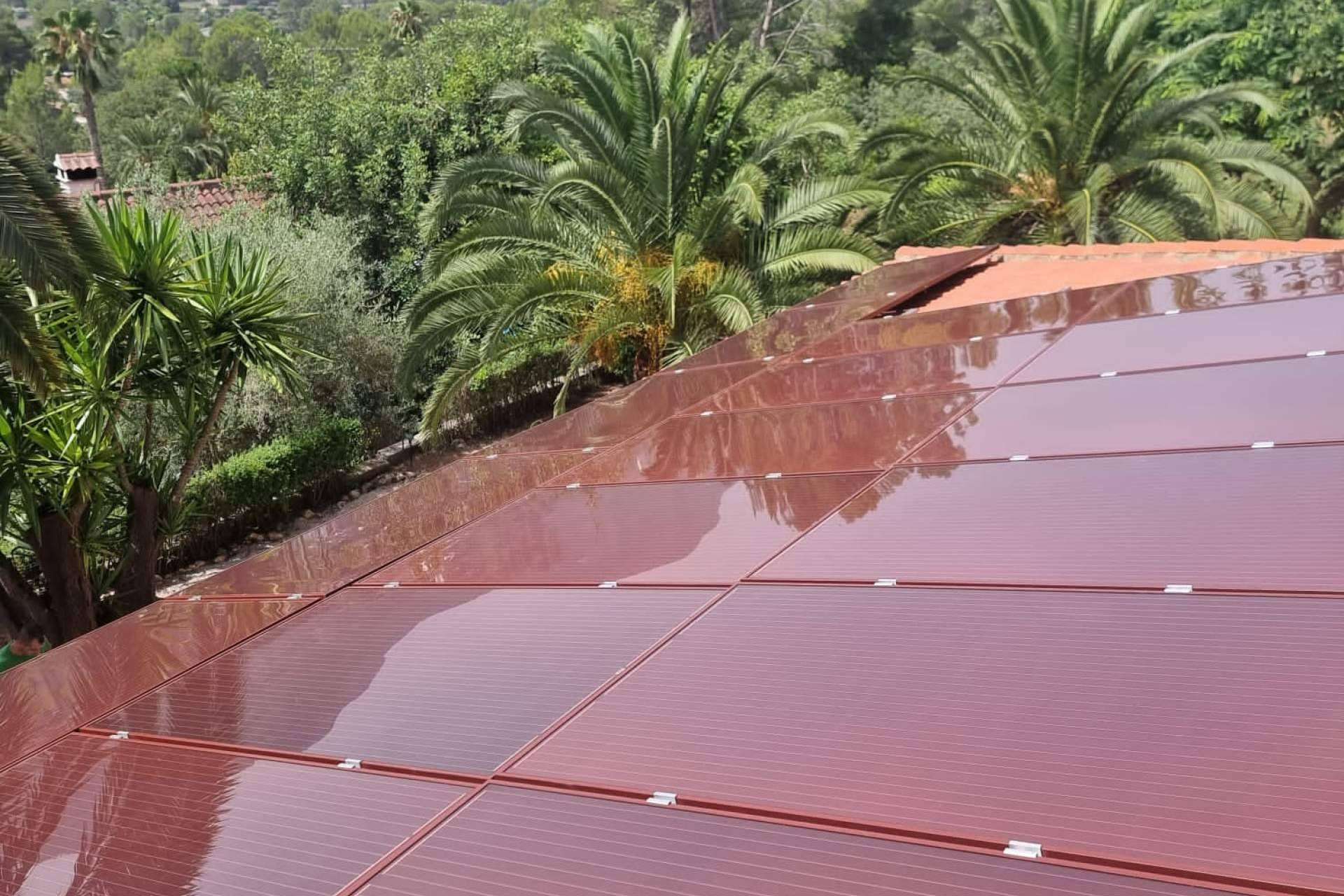 Los paneles solares color teja, la solución perfecta para la integración arquitectónica en entornos tradicionales