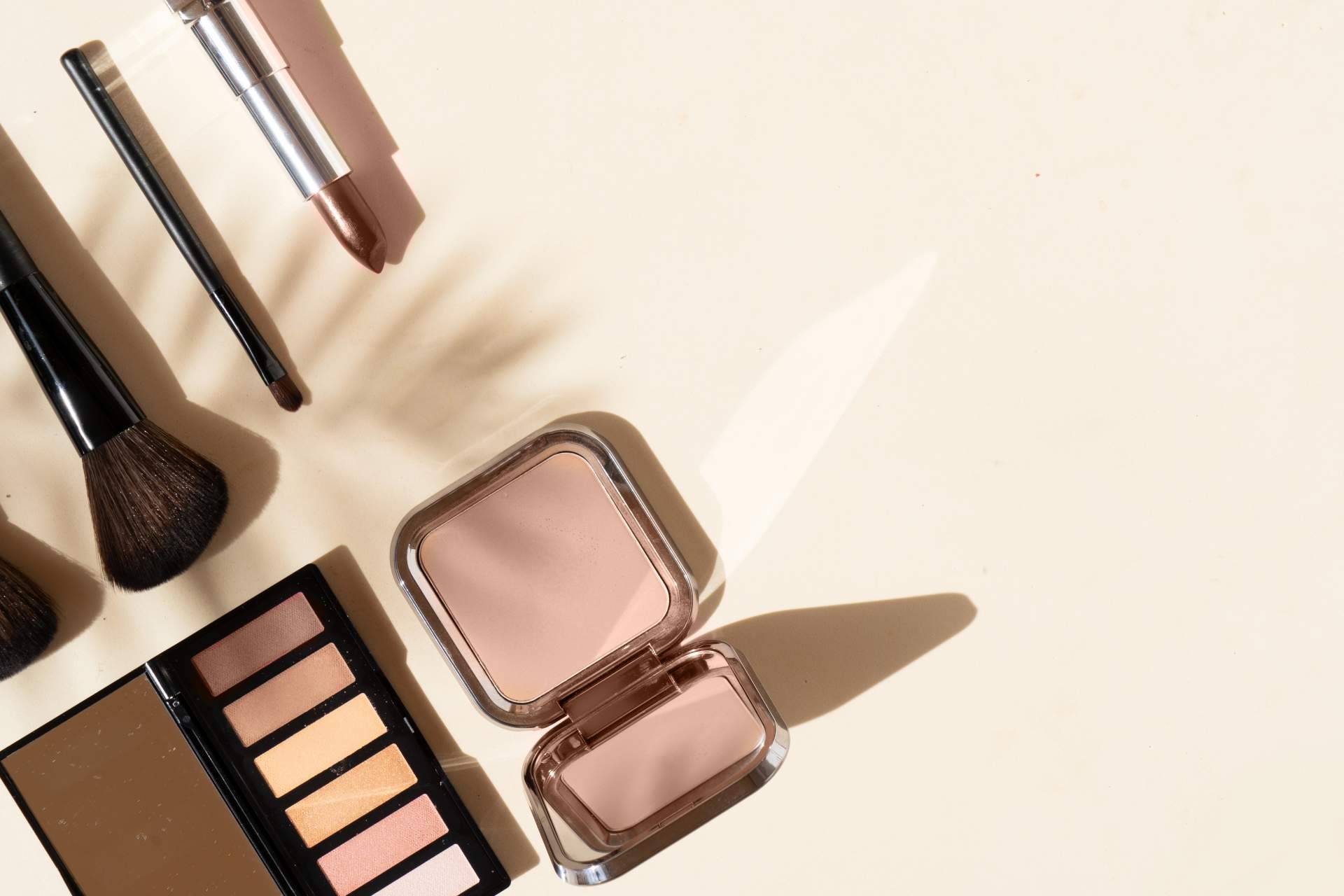 Maquillaje y belleza al alcance de todos; Tus Compras de Confianza ofrece precios de coste sin permanencia