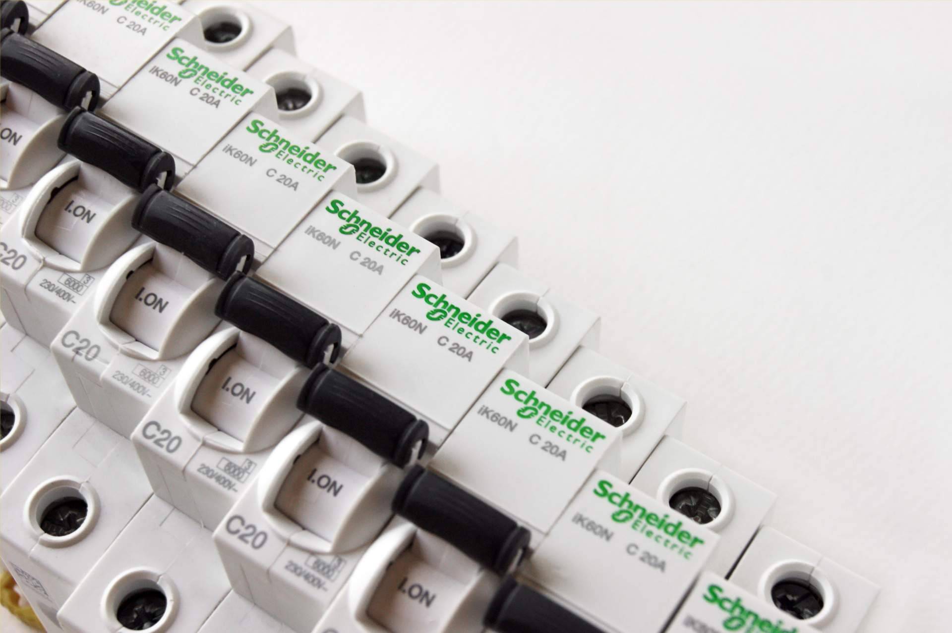 Material eléctrico Schneider Electric con garantía y rapidez en Cadenza Electric