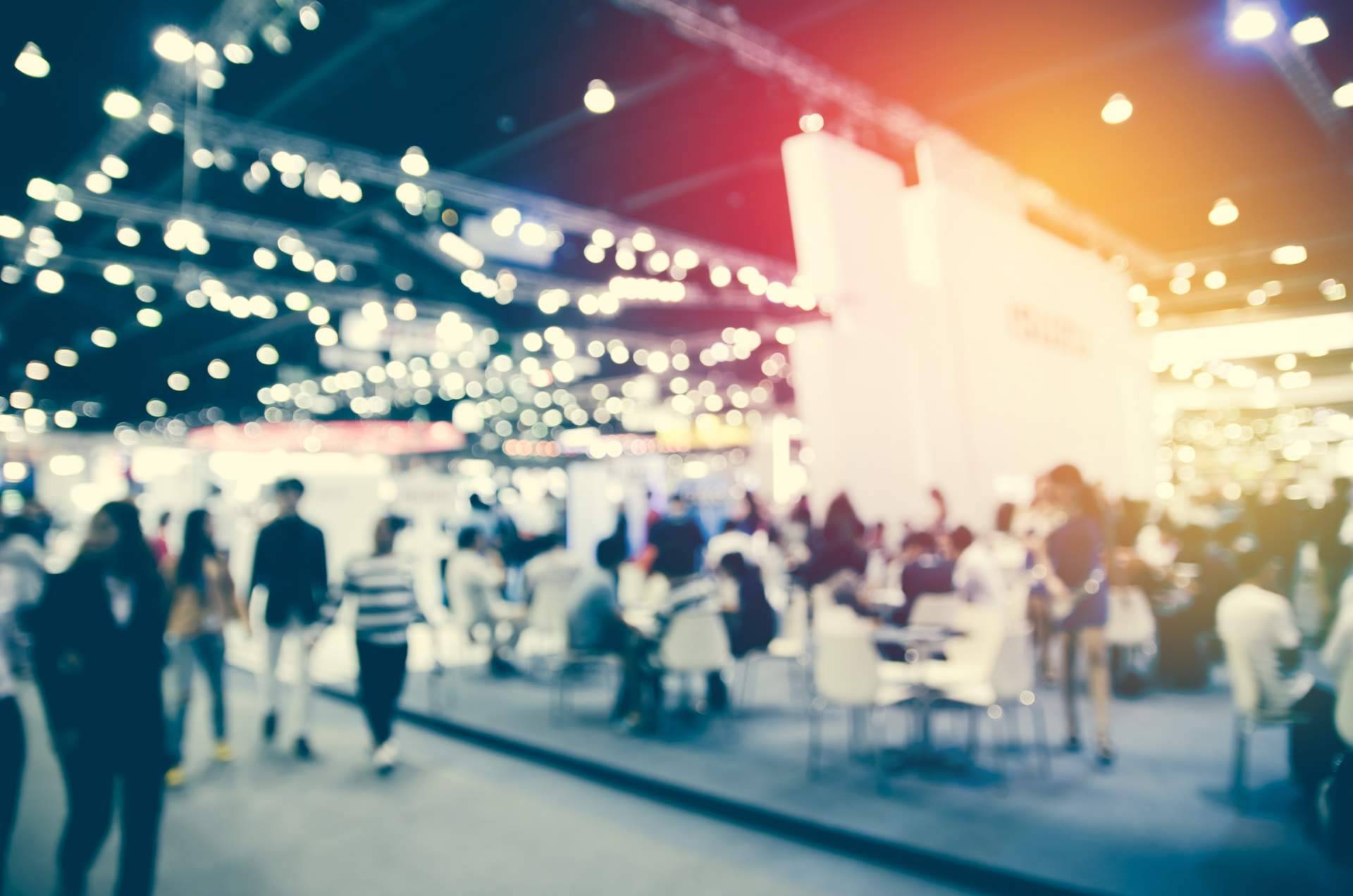 Beneficios de invertir en un stand de alta calidad para ferias comerciales