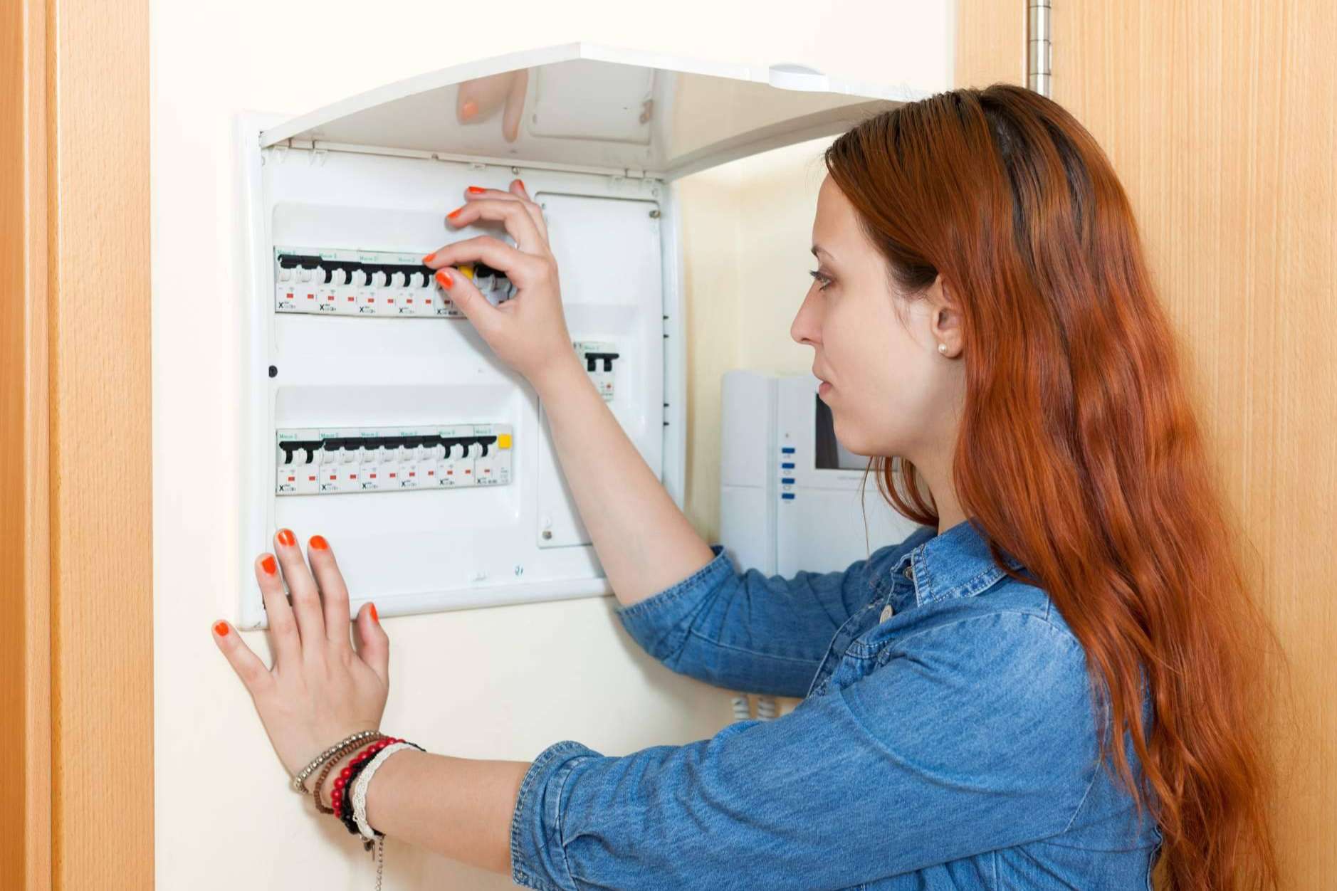 Baterías virtuales vs. físicas; ventajas y diferencias en el autoconsumo solar