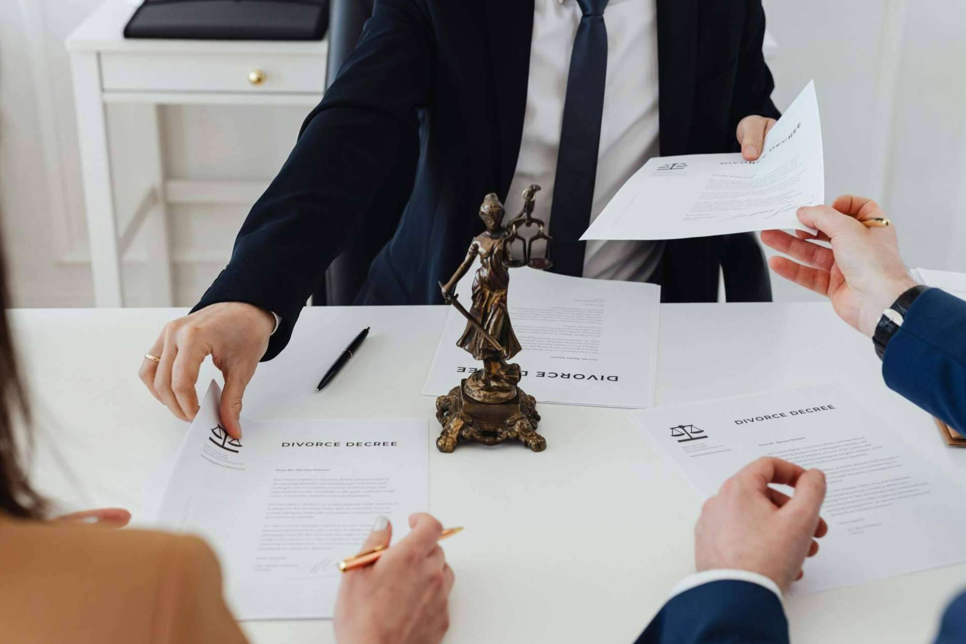 Legalcity, apoyo jurídico especializado para extranjeros en España