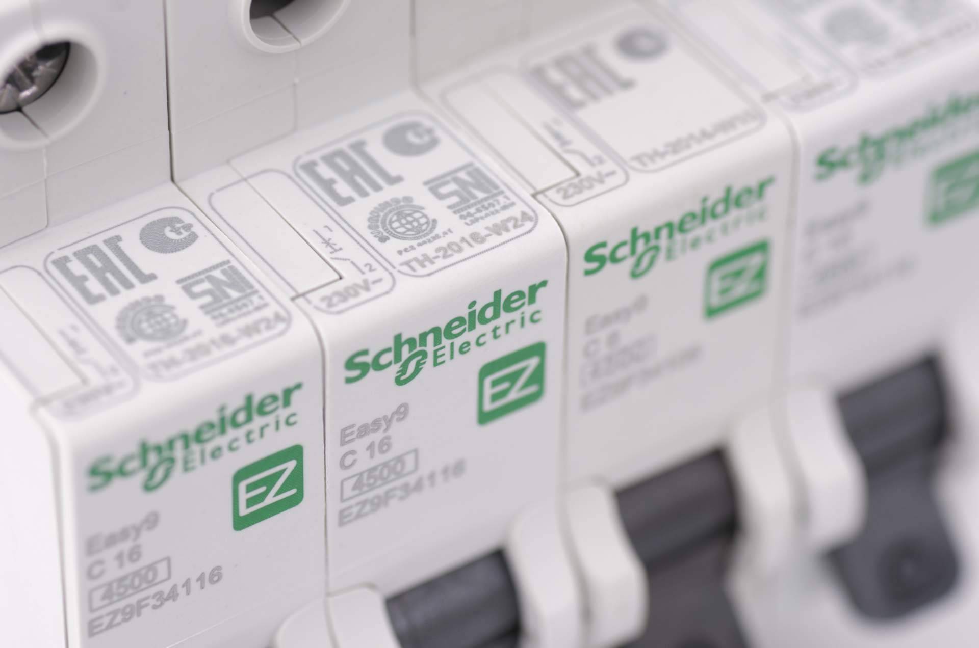 Schneider Electric, ahora disponible en Cadenza Electric con amplio stock y condiciones ventajosas