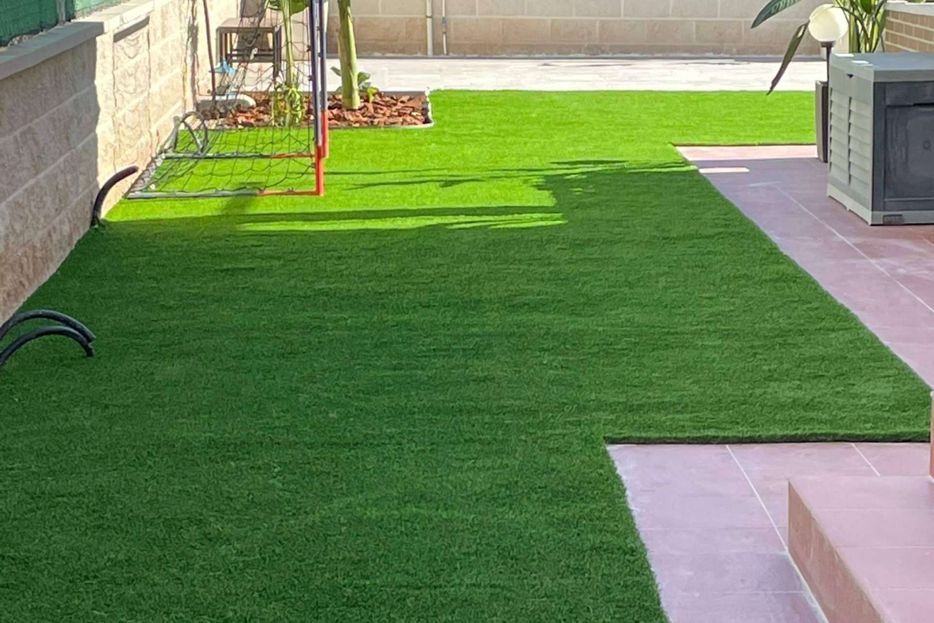 Albergrass ofrece césped artificial de alta calidad con tecnologías exclusivas para el hogar y el deporte