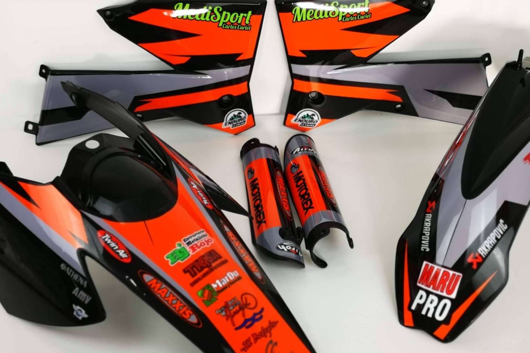 ADHESIVOSEMBARRADOS impulsa los adhesivos personalizados para motos off-road