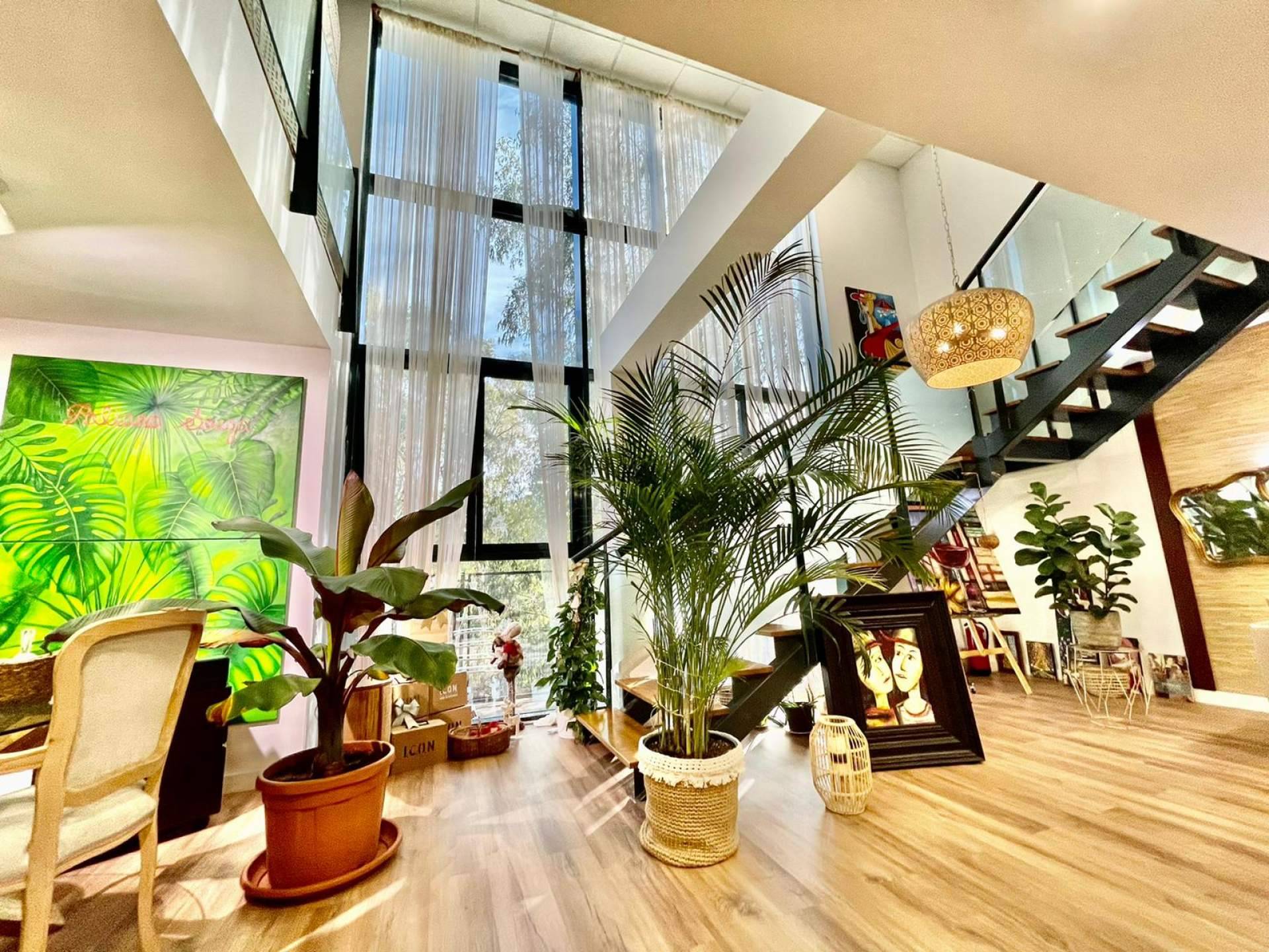 El salón de peluquería Poliana Souza inaugura un nuevo espacio en Conde de Orgaz (Madrid)
