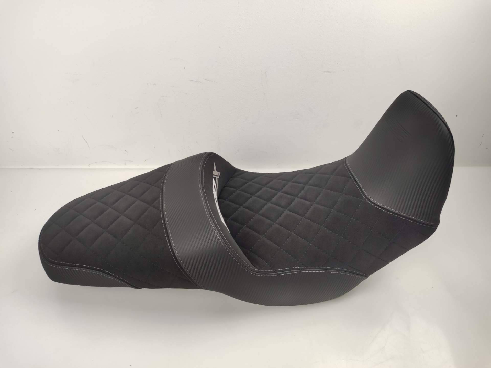 JM Fundas impulsa las fundas motociclismo personalizadas con diseño artesanal y agarre superior