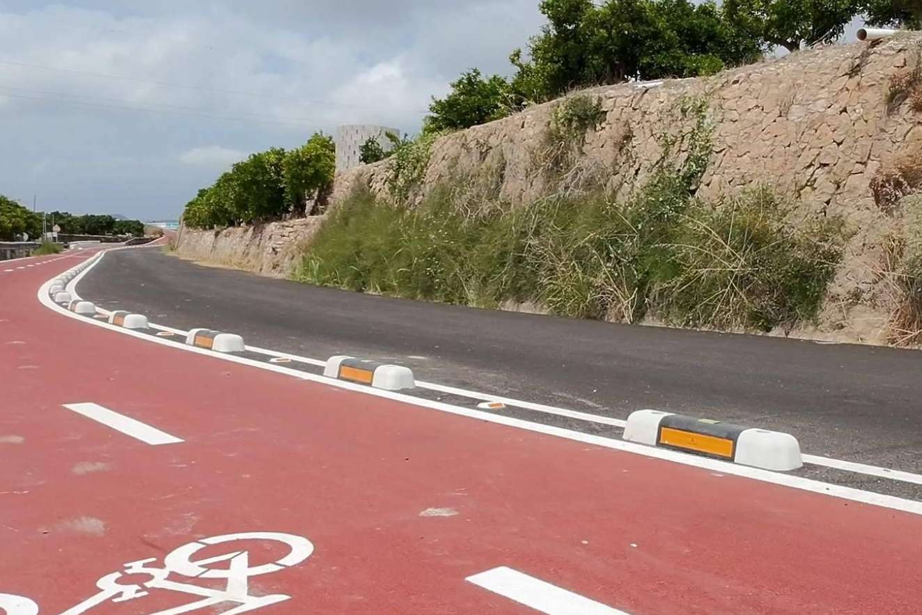 Abadecom Urban da el salto a Latinoamérica con su separador de carril bici fotoluminiscente