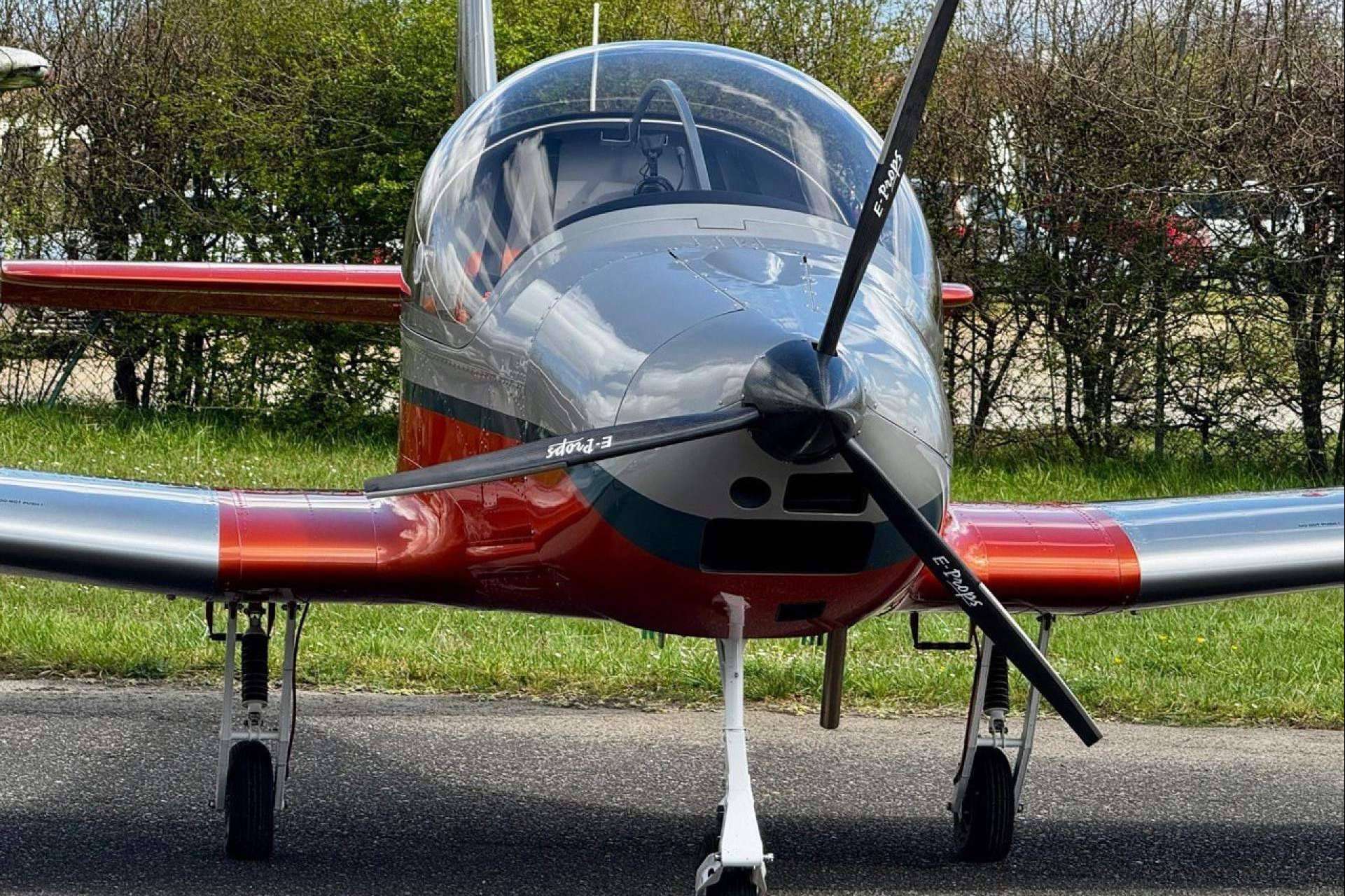 Asturfly ofrece la emoción de volar como piloto de ultraligero sin necesidad de licencia