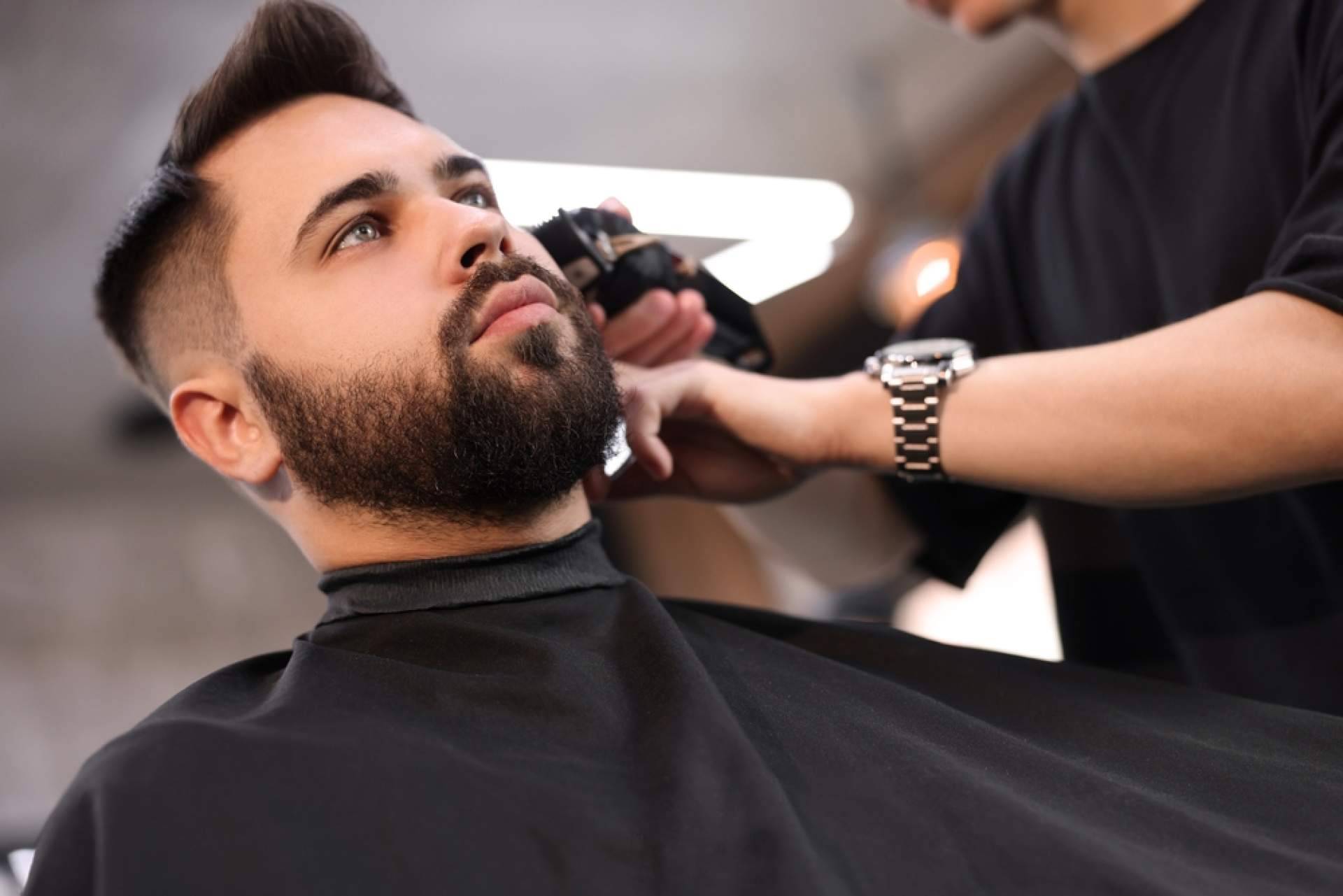 His Barbería presenta las tendencias de verano en cortes de cabello y barbas para caballeros