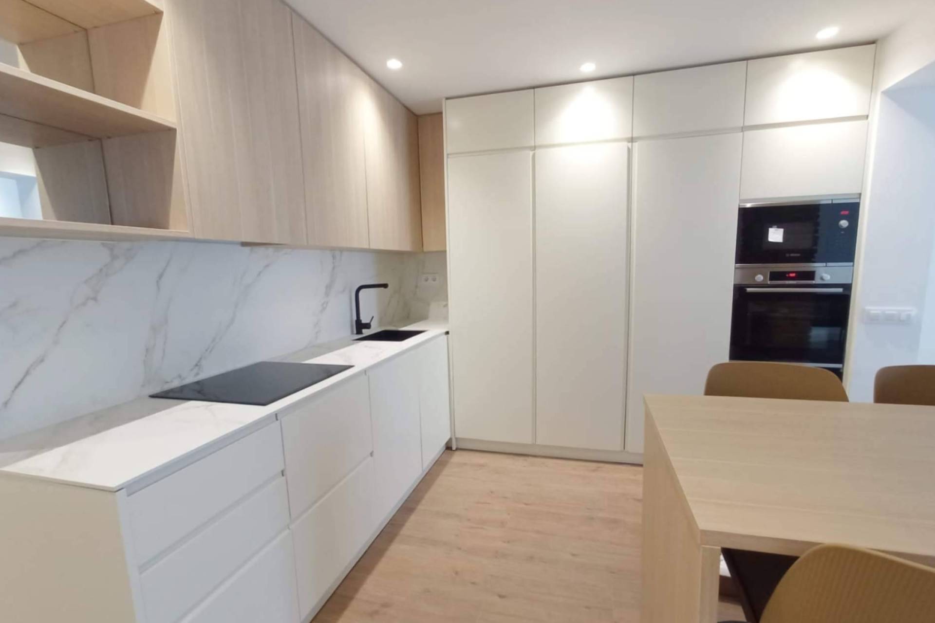Diseño de cocinas y armarios a medida en Madrid; servicio integral y carpintería propia