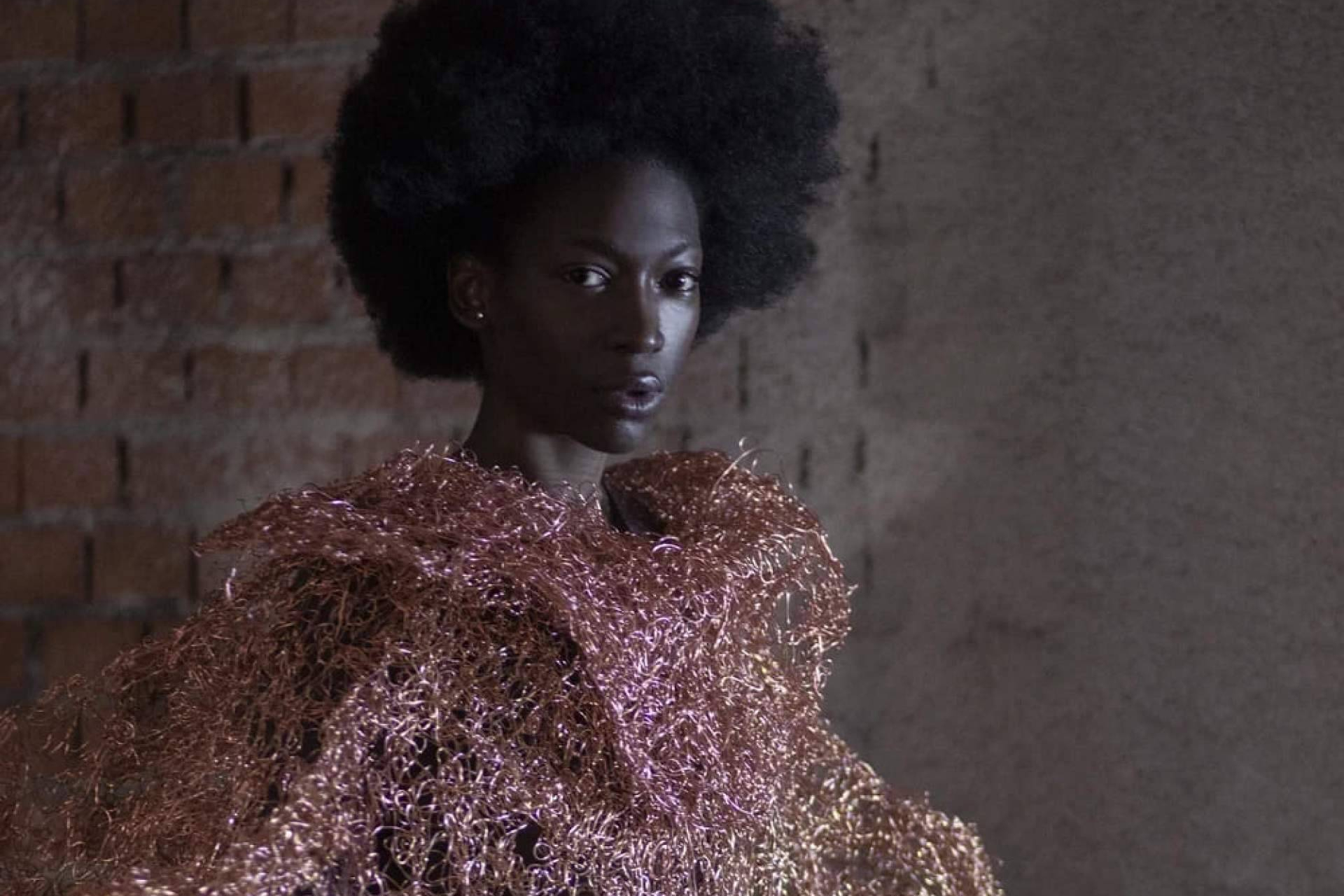 Buj Studio redefine los límites entre arte, diseño y moda con creaciones de wearable art