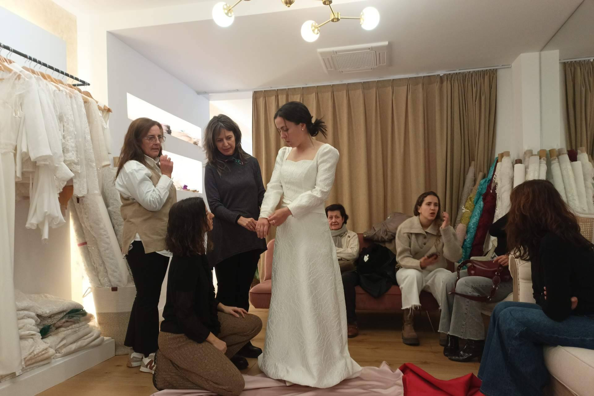 De la tela al altar; así es una prueba de novia en el atelier deValérie