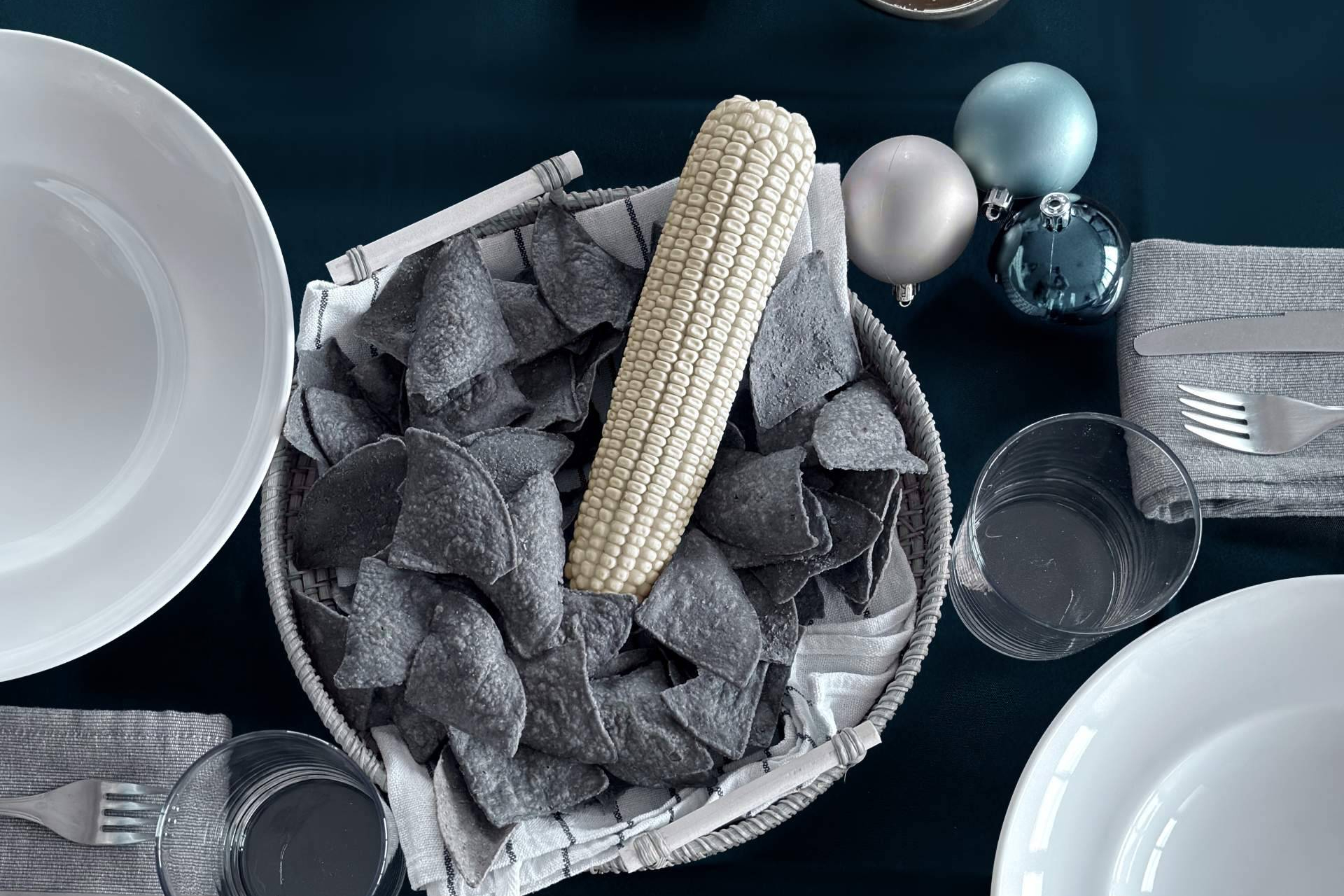 El secreto de una mesa festiva diferente en Navidad son los totopos azules de Maíz Maya