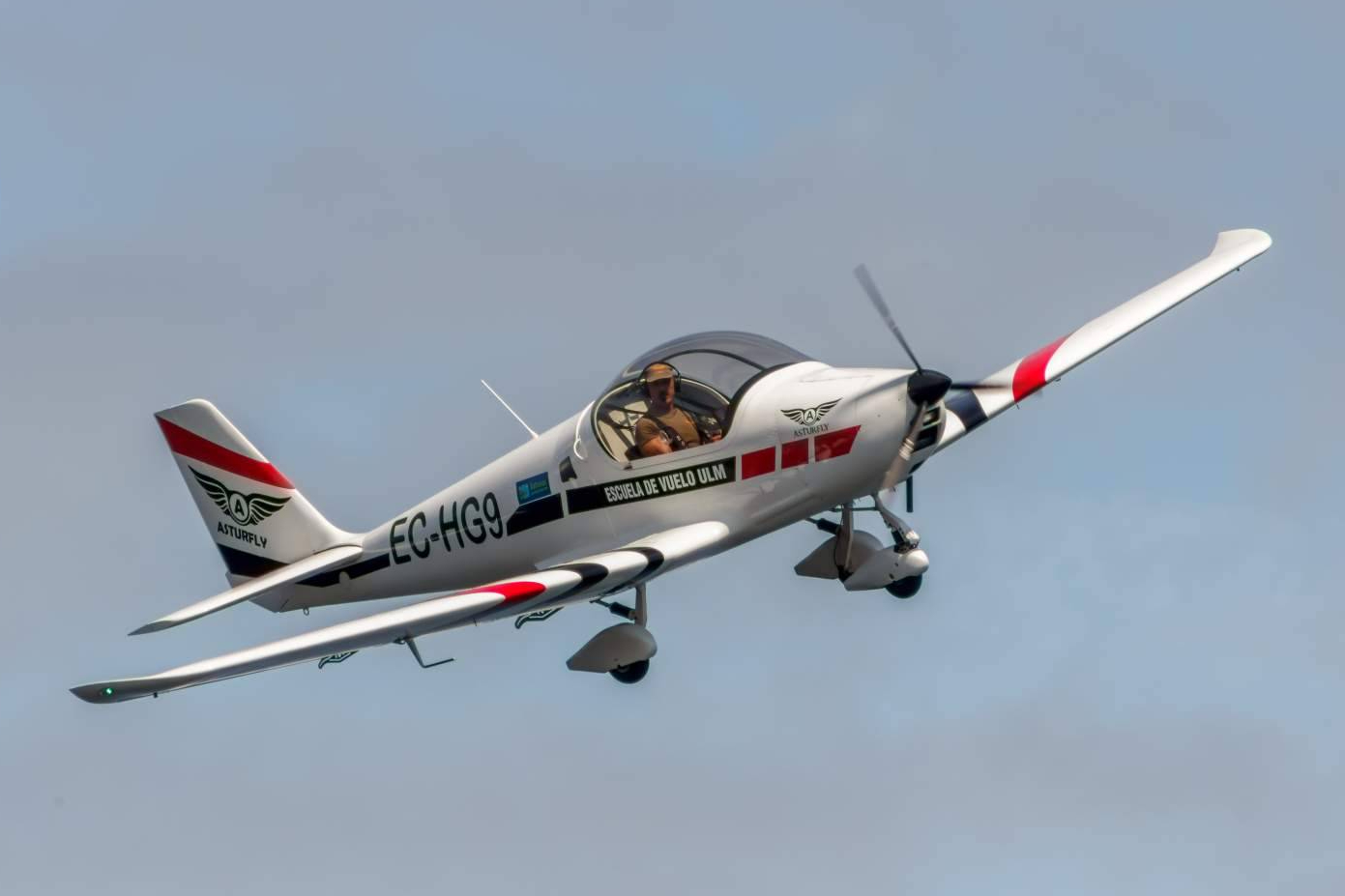 De espectador a piloto a los 60; Asturfly impulsa cursos de piloto de ultraligero para todas las edades