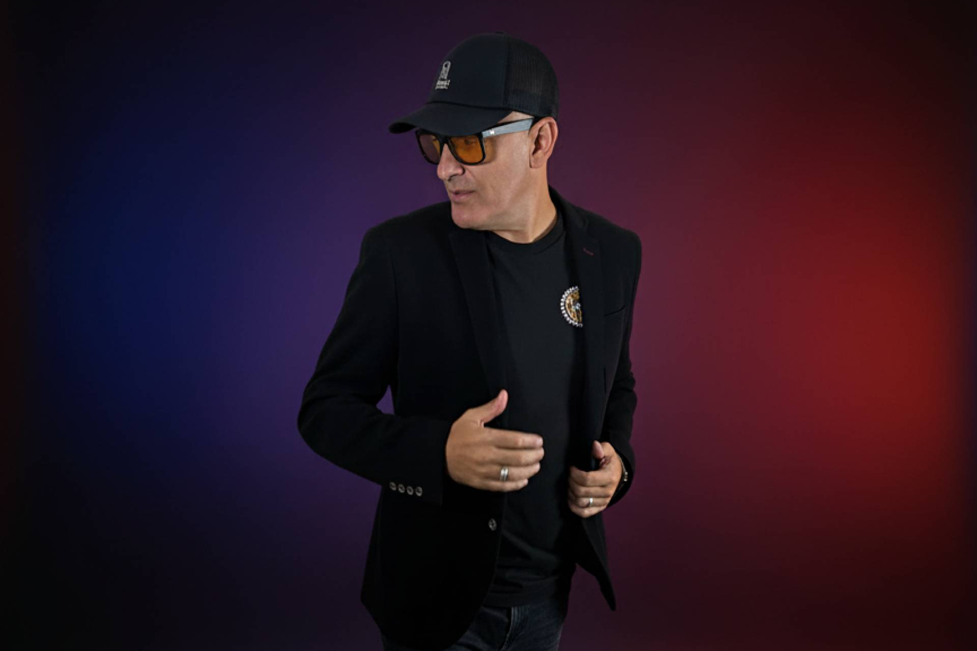 Javier Sólo presenta su nuevo EP 'OVEJA NEGRA CON PIEL DE LOBO'