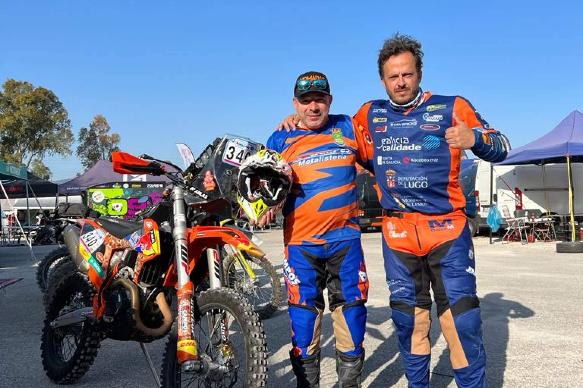 ADHESIVOSEMBARRADOS consolida su presencia en el mundo del motor con equipaciones rally personalizadas