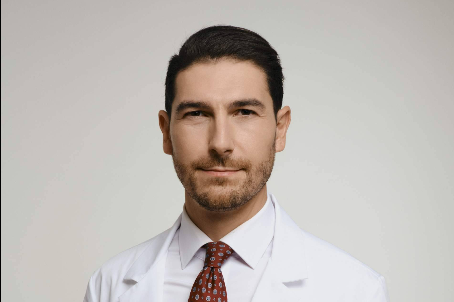 El Dr. Alfonso Campos plantea el diseño de nariz como una obra única adaptada a cada rostro