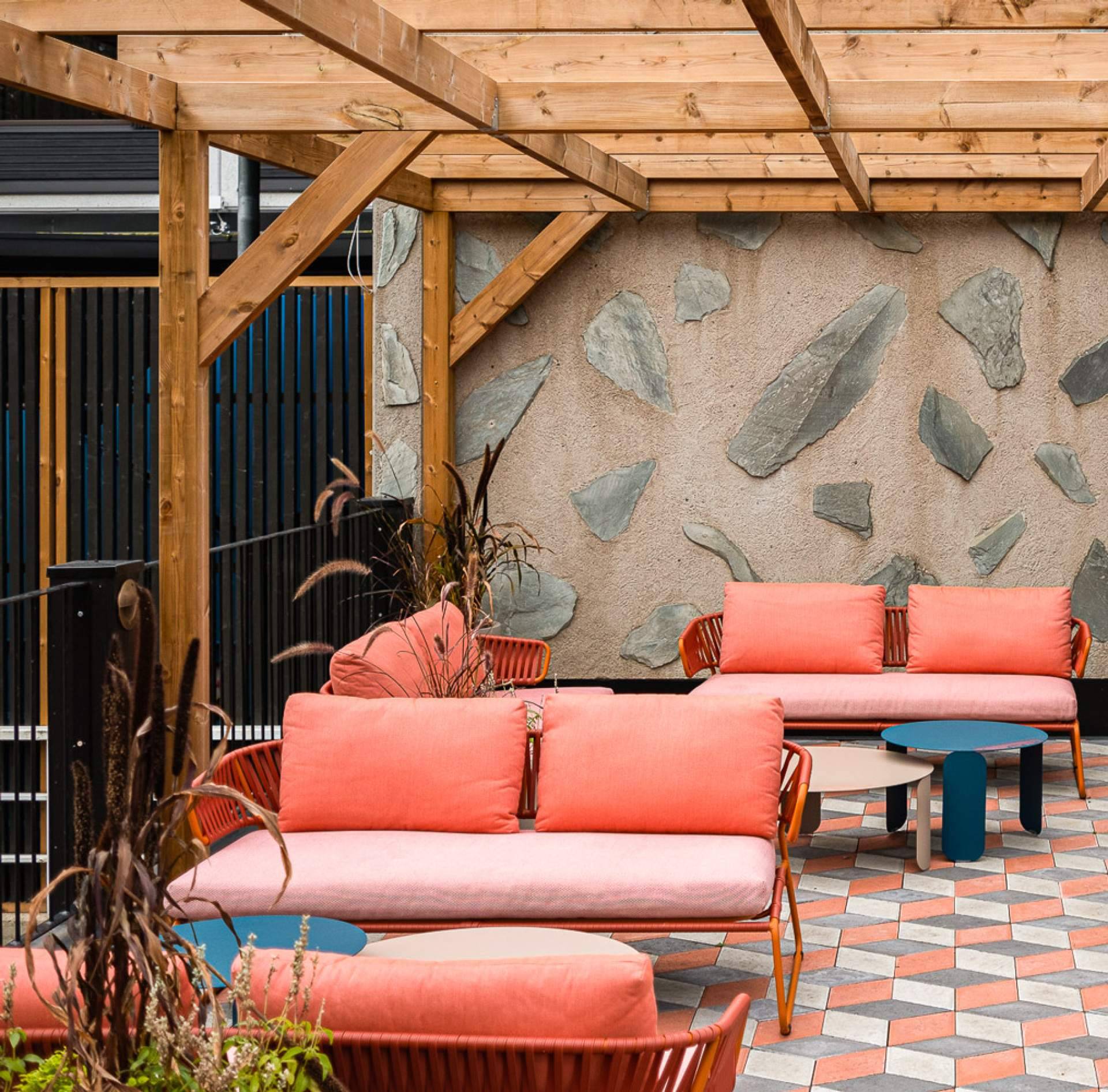 Claves para seleccionar mobiliario de terraza para hostelería en espacios exteriores de hoteles y empresas