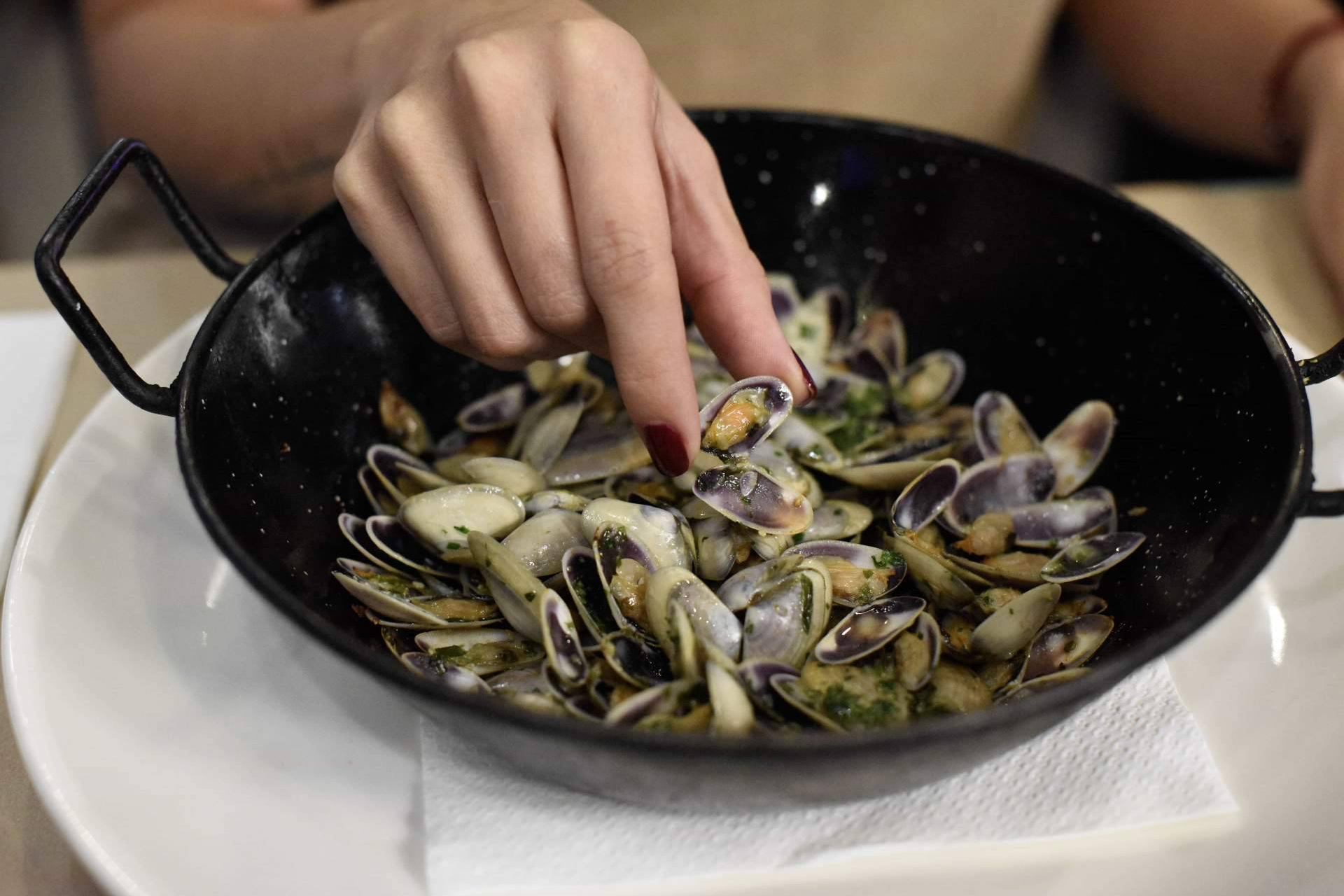 Cenar de madrugada en Barcelona es posible gracias a la cocina ininterrumpida de Pasa Tapas