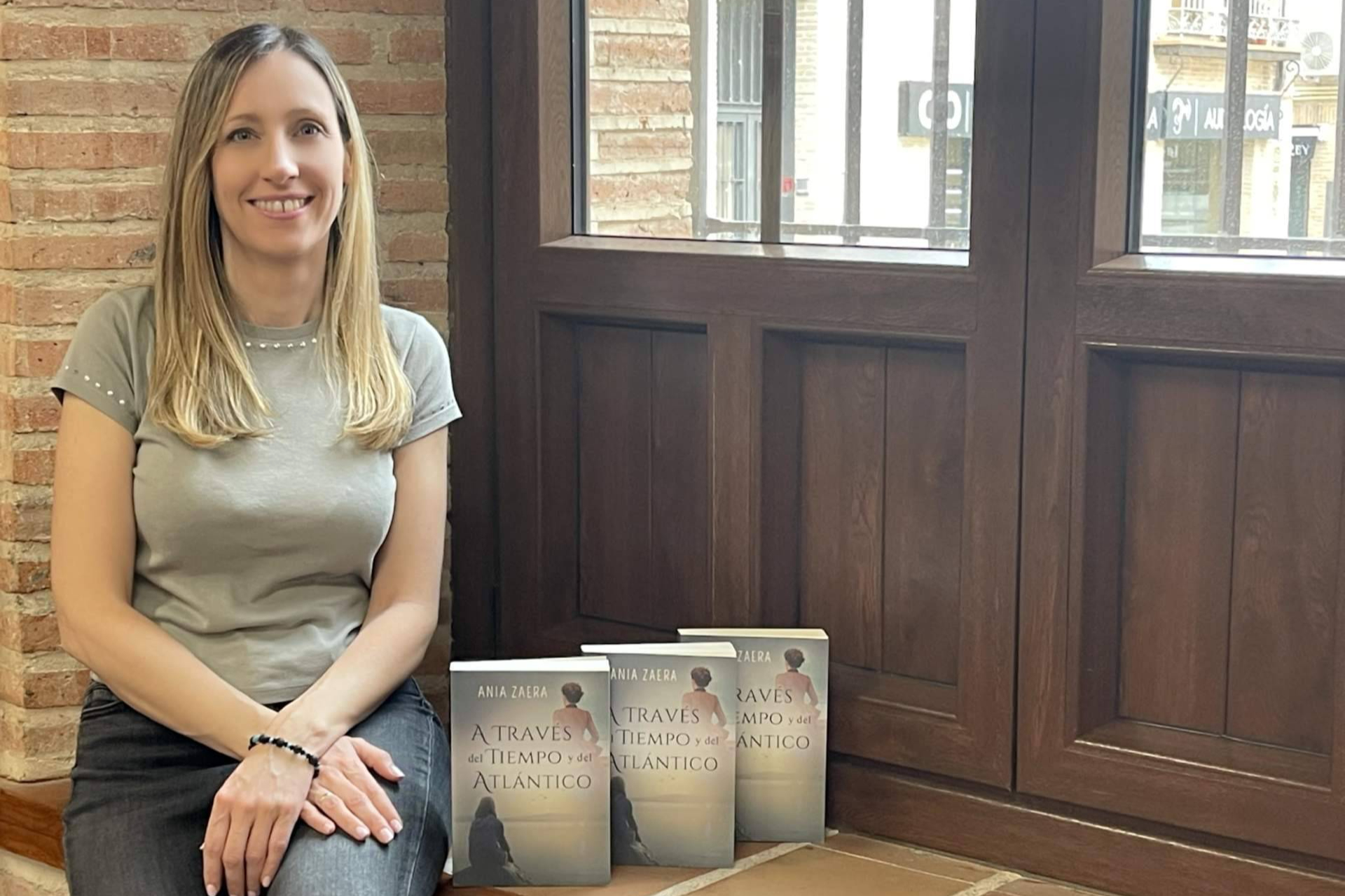 Ania Zaera presenta en el Día del Libro una novela que une 1912 y 2012 con un legado oculto