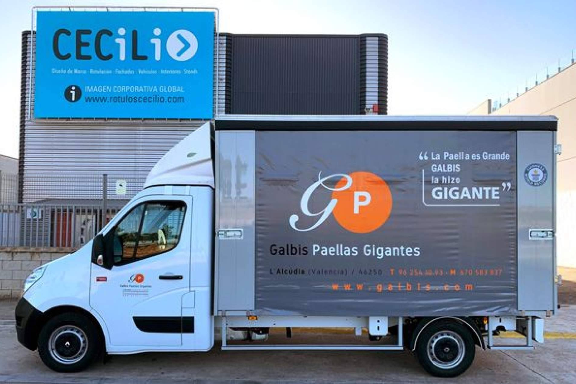 Rótulos Cecilio impulsa la visibilidad de empresas con lonas de gran formato