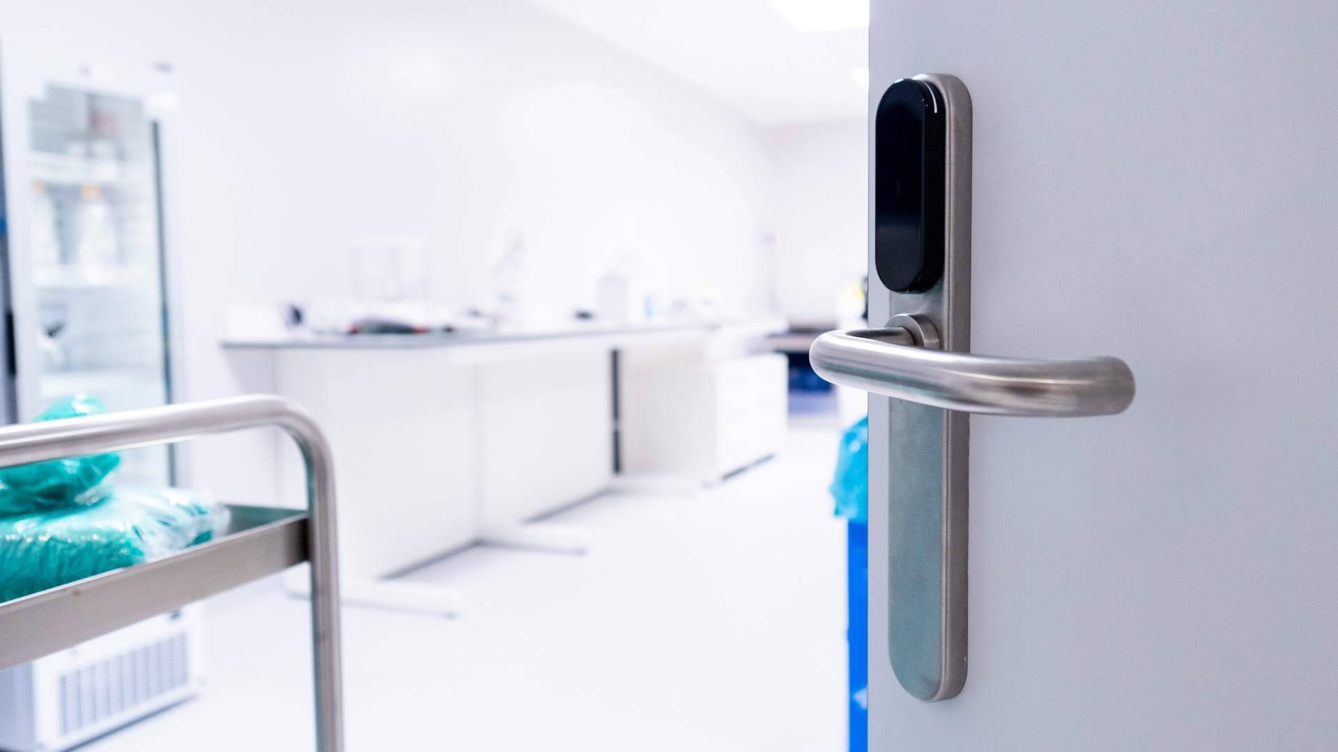 El Hospital 12 de Octubre mejora el control de accesos sin obras ni interrupciones
