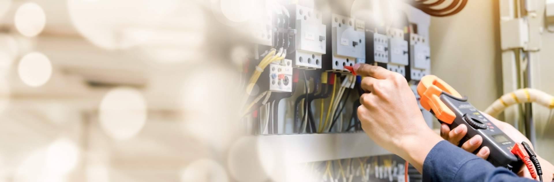Savelec destaca en Valencia con electricistas de urgencia, boletines eléctricos y trámites con Iberdrola