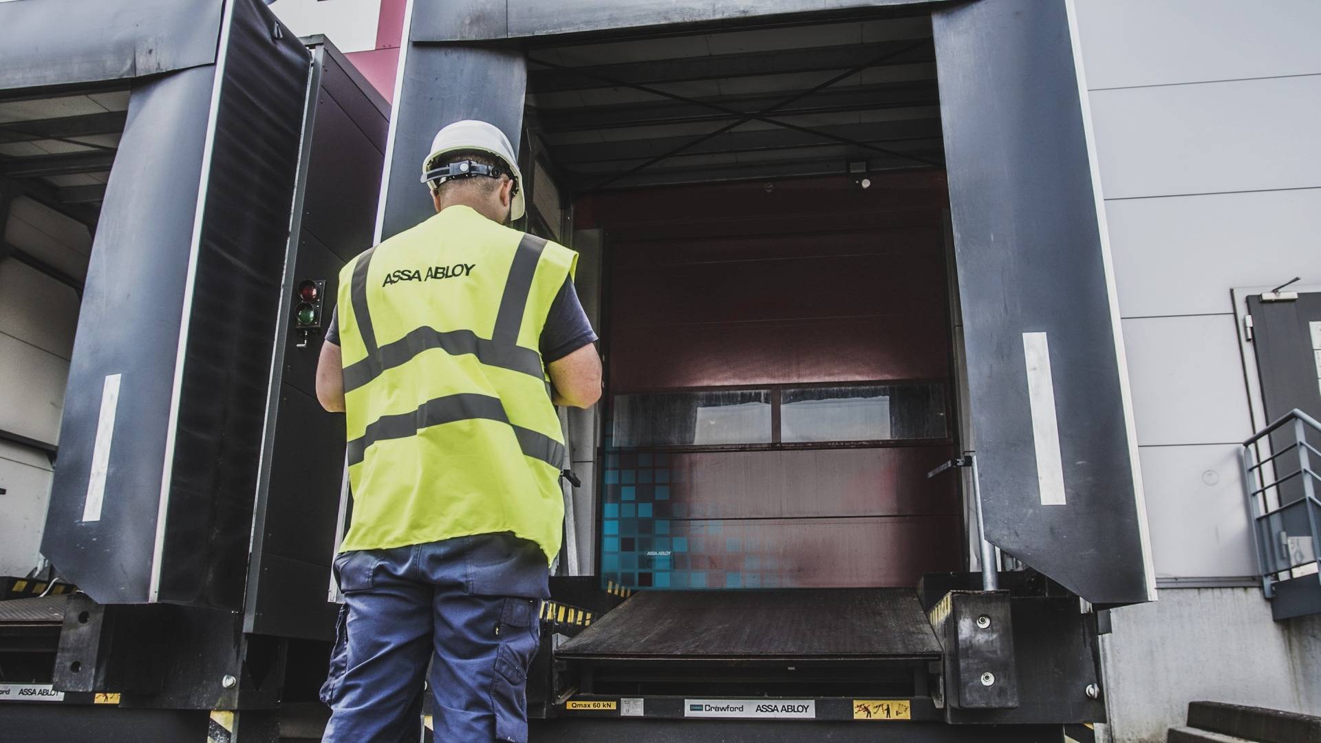 Mantenimiento de puertas industriales y equipamiento de muelles de carga