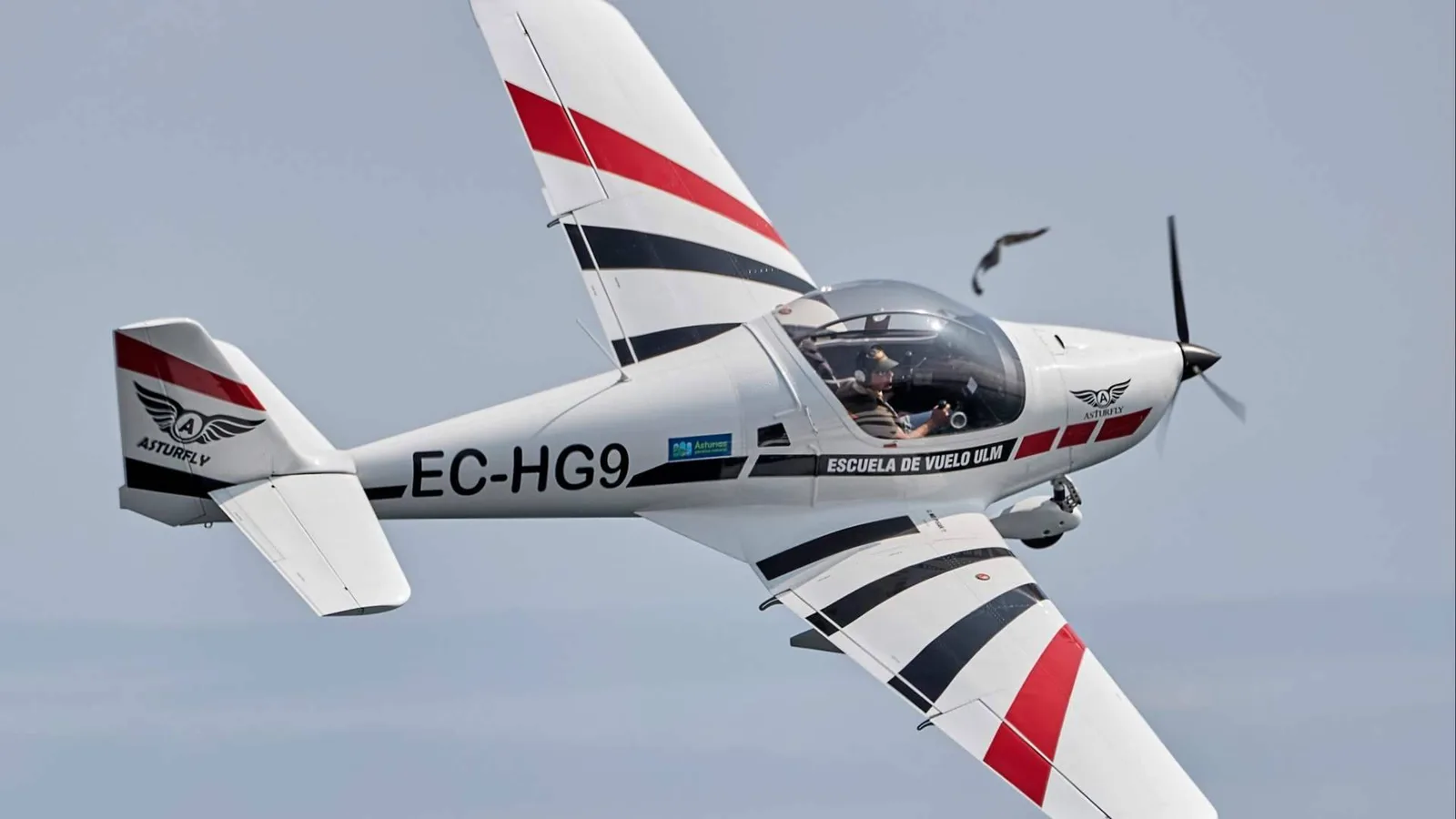 El curso de piloto de ultraligero de Asturfly combina formación práctica, seguridad y experiencia aeronáutica